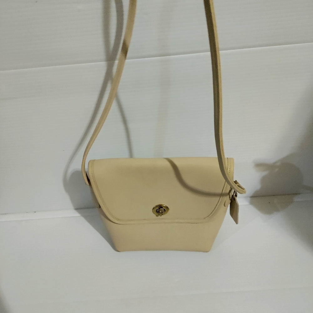 Vintage Coach Quincy Crossbody Bag Cream Leather Toggle Purse - Picture 3 of 16